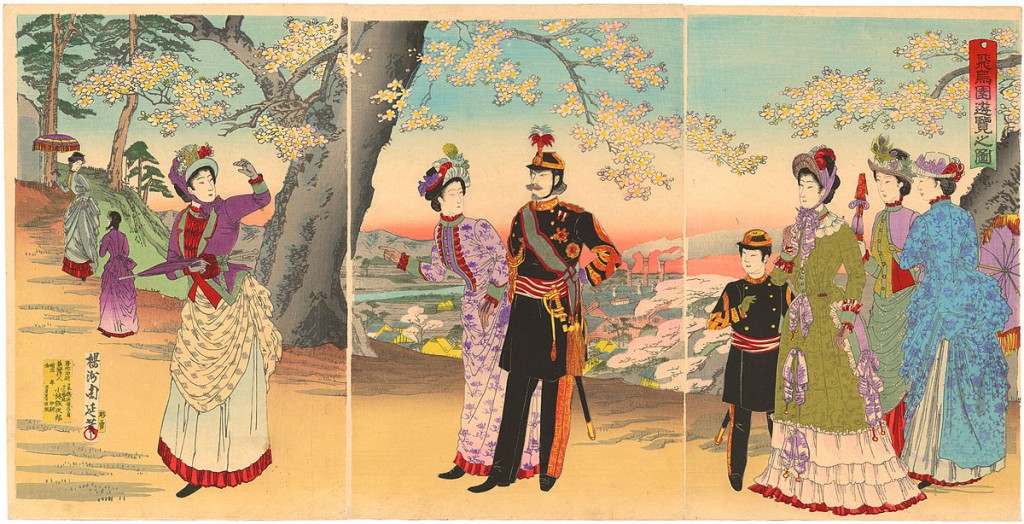 Keisari Mutsuhito, keisarinna Shōken, kruununprinssi Yoshihito ja hovinaisia länsimaisissa asuissa Asukayama-puistossa. Toyohara Chikanobun maalaus noin vuodelta 1890. Lähde: Wikimedia Commons